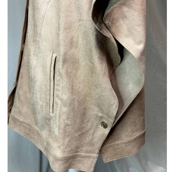 Chicos Womens Trucker Cape Oversized Ruena Desert Tan Faux Suede Reptile Print - Picture 4 of 10